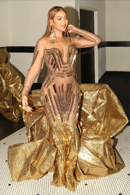 It took 35 workers about 10 days to complete the custom dress Beyonc? wore to Wearable Art Gala
