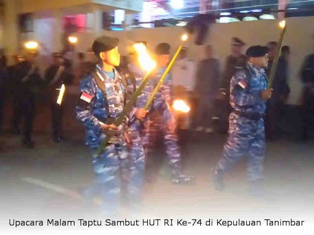 Upacara Malam Taptu Sambut HUT RI Ke-74 di Kepulauan Tanimbar Upacara Malam Taptu Sambut HUT RI Ke-74 di Kepulauan Tanimbar
