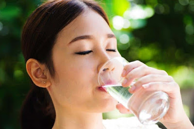air putih,kebutuhan air per hari,minimal minum air sehari