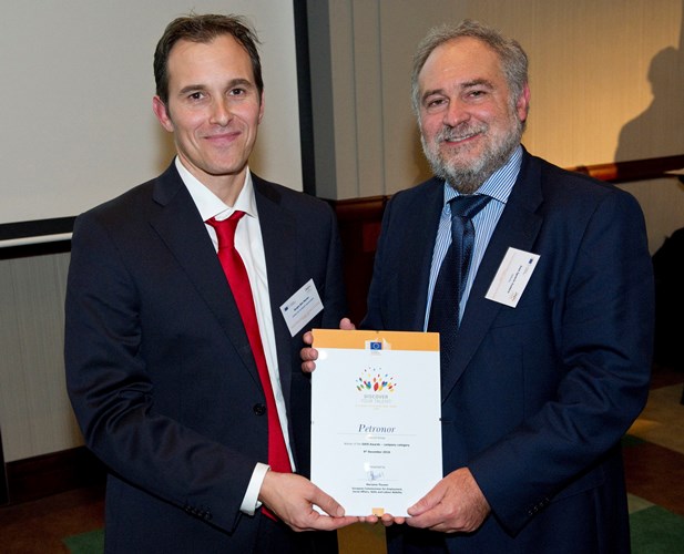 Petronor y el CF Somorrostro, premiados en Bruselas