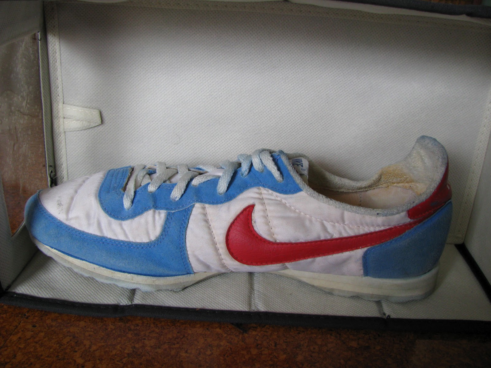 nike american eagle running shoes