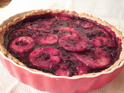 Tarta cu mere si fructe de padure