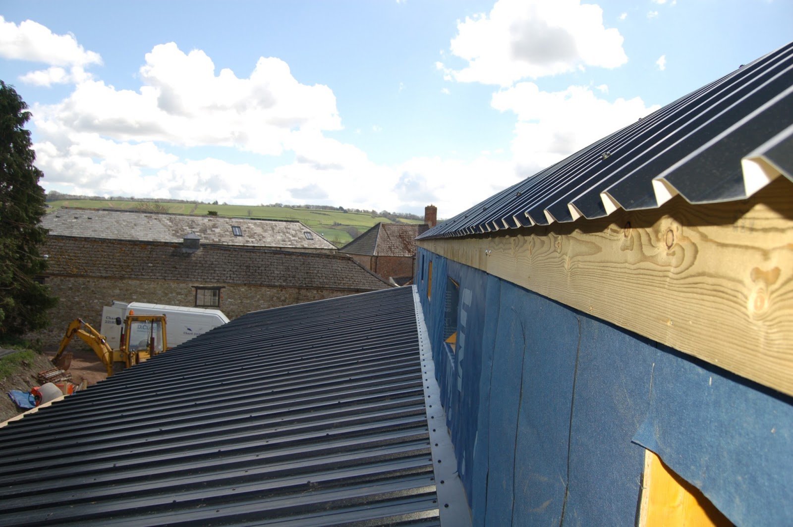 Woodhayes Installing the Roof and Liner, insulation and the exterior