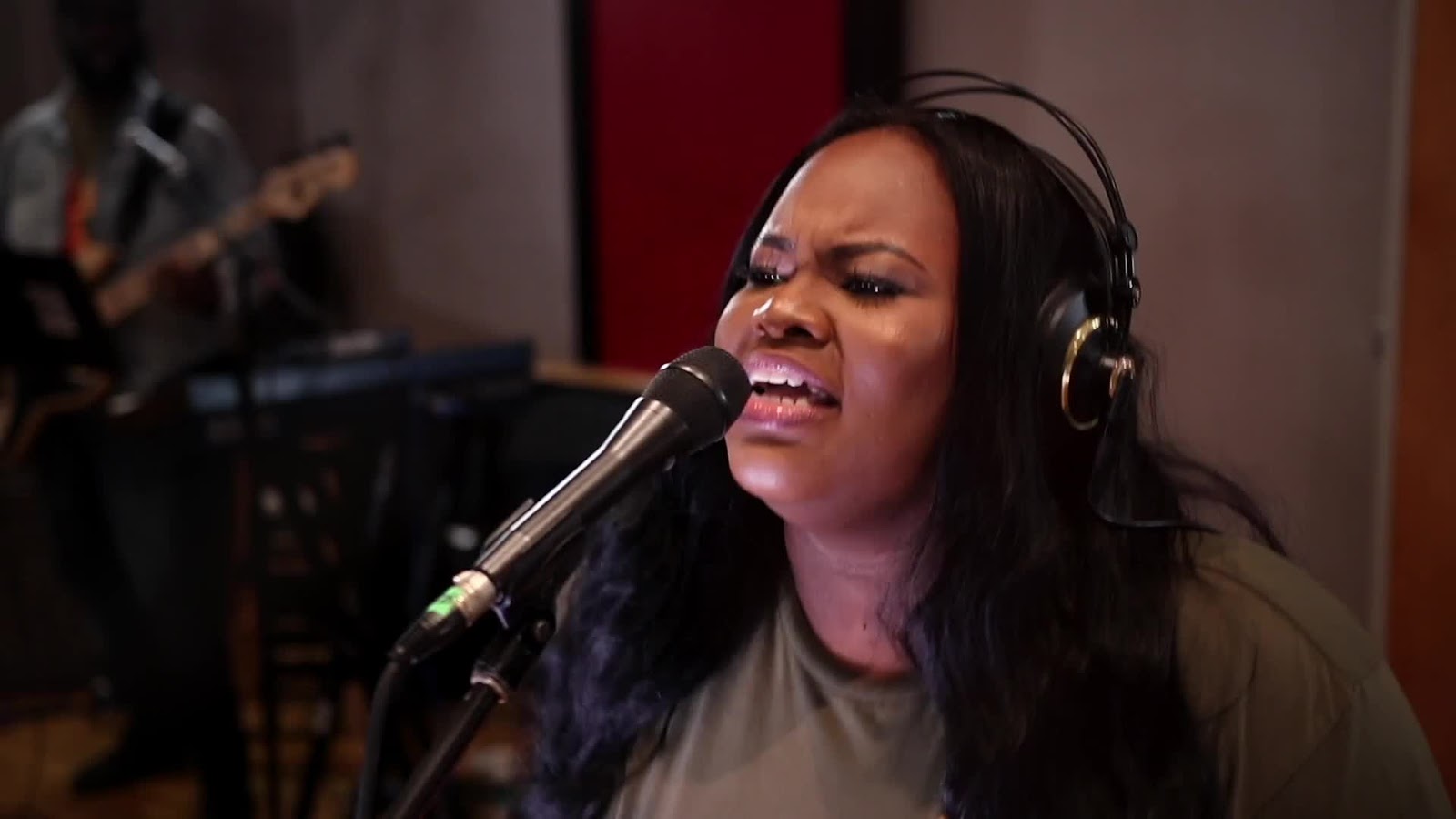 Tasha Cobbs Leonard Sings This is a Move & Break Every Chain (Audio