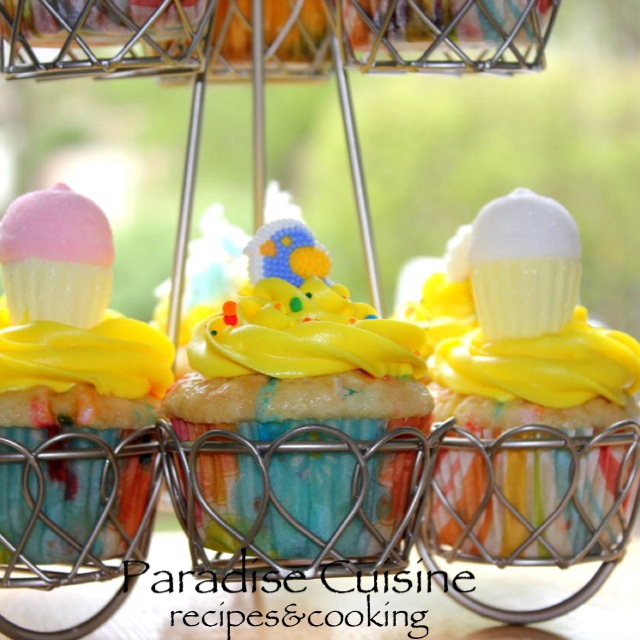 ParadiseCuisine , Recipes &Cooking Funfetti cupcakes with Lemon Cream