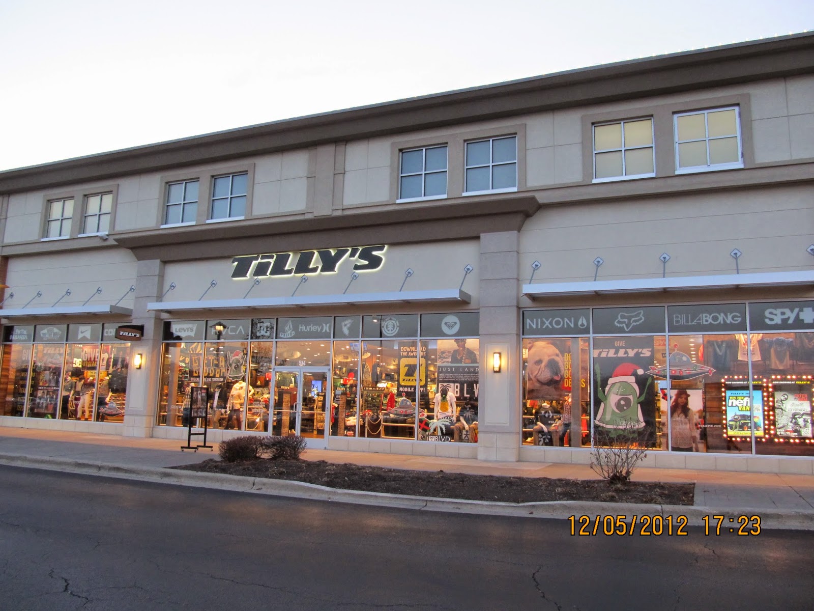 Trip to the Mall Geneva Commons (Geneva, IL)