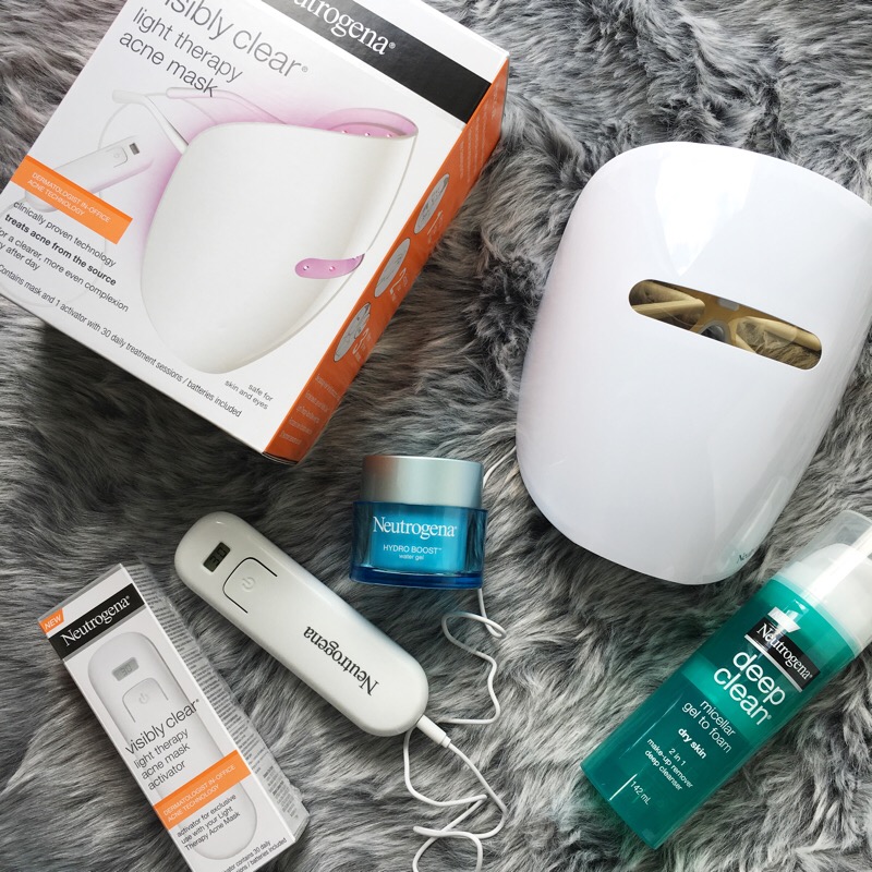 X Makeup: Visibly Clear Light Therapy Acne Mask
