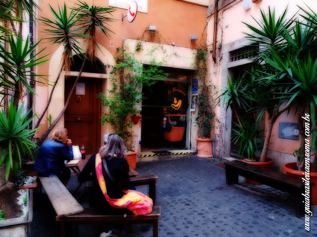 Entrada da pizzeria em Trastevere