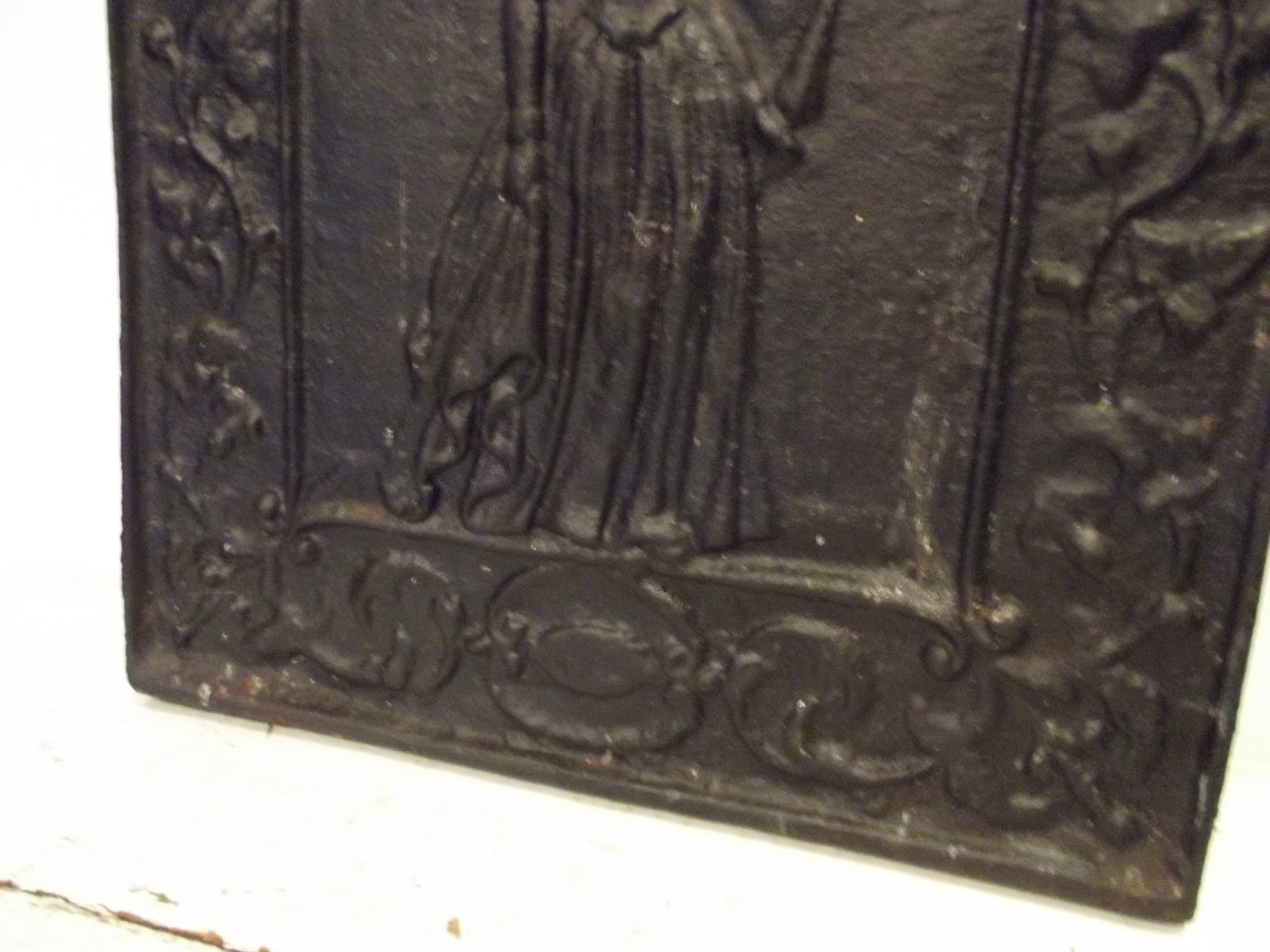 ancienne plaque de cheminée fonte dame élégante a l'ombrelle 40 cm x 49