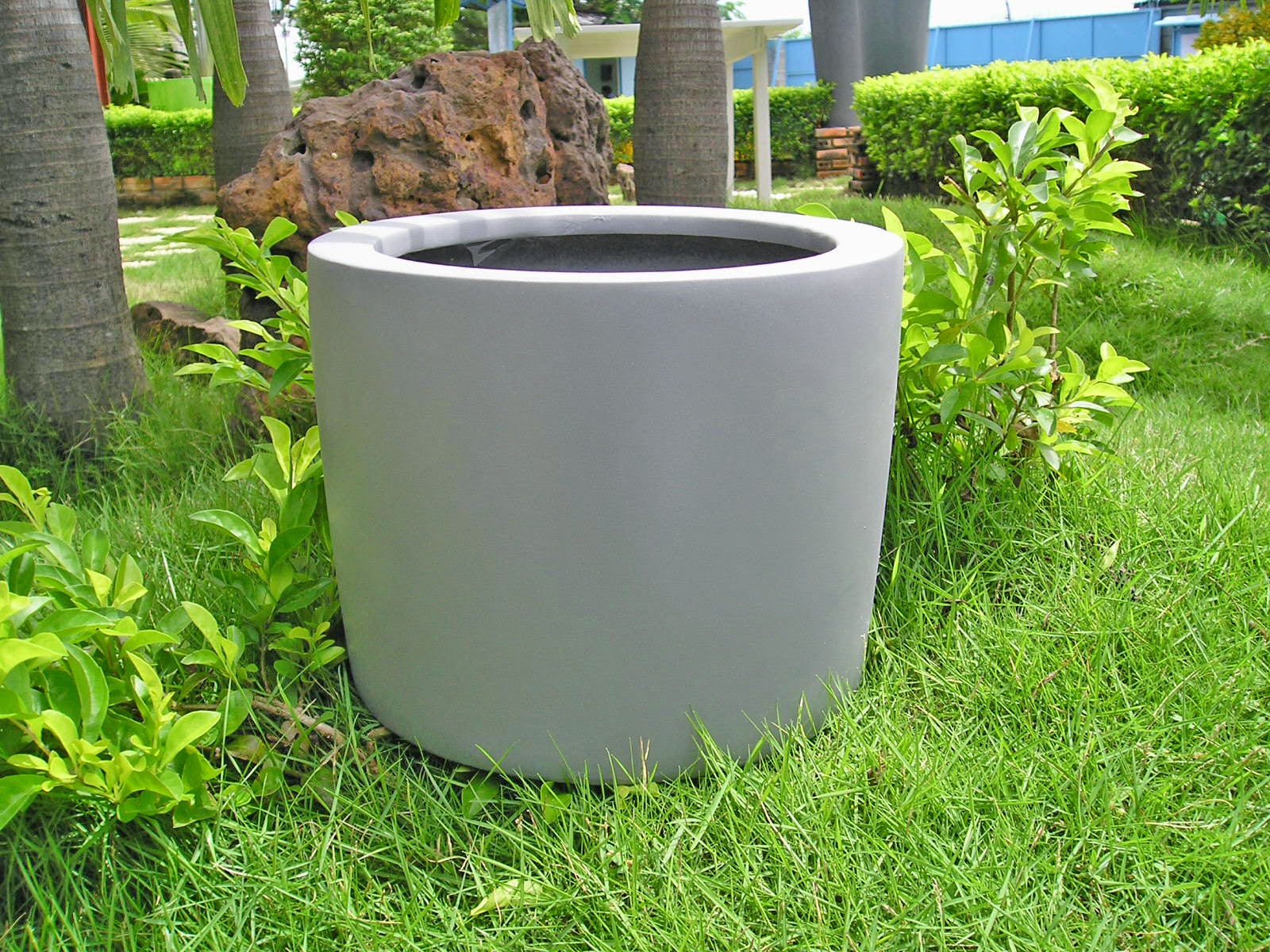 Modern Indoor and Outdoor Planters Fiberglass Planters Wholesale From