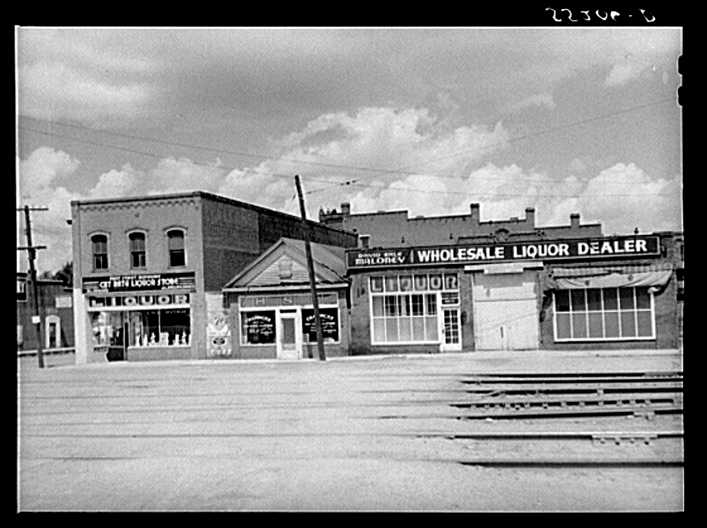 TODDCOUNTYKENTUCKYPICTURESAMERICA DOWNTOWN GUTHRIEKENTUCKY JULY1940