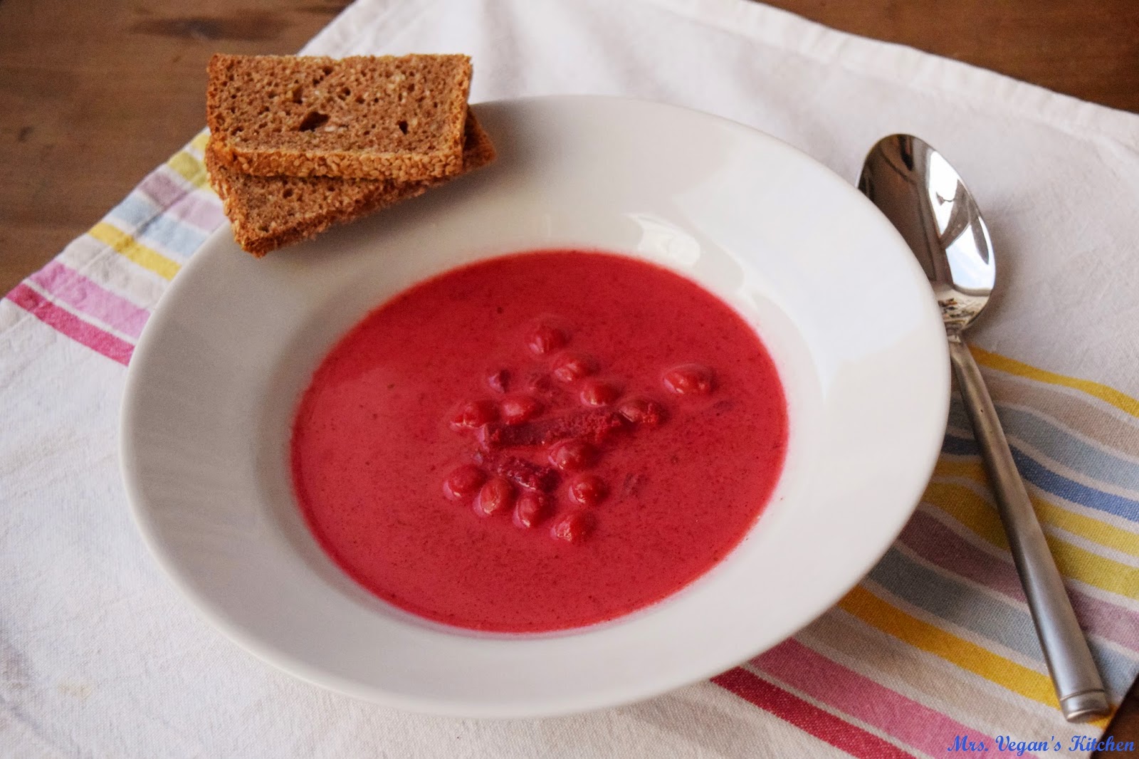 Mrs. Vegan&amp;#39;s Kitchen: Rote-Bete-Kokos-Suppe mit Kichererbsen