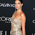 Sara Sampaio com mais um vestido curto
