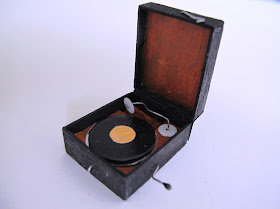 1/12-scale vintage portable record player.