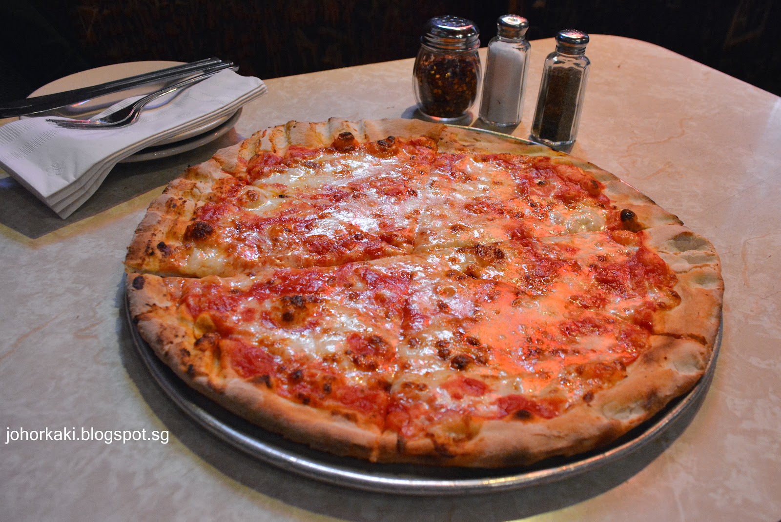 John's Pizzeria of Bleecker Street, NYC New York Tony Johor Kaki