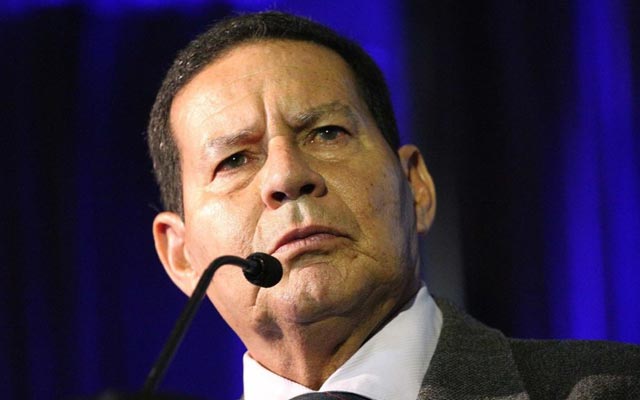 'Maduro não é louco' ao ponto de atacar o Brasil, diz Mourão