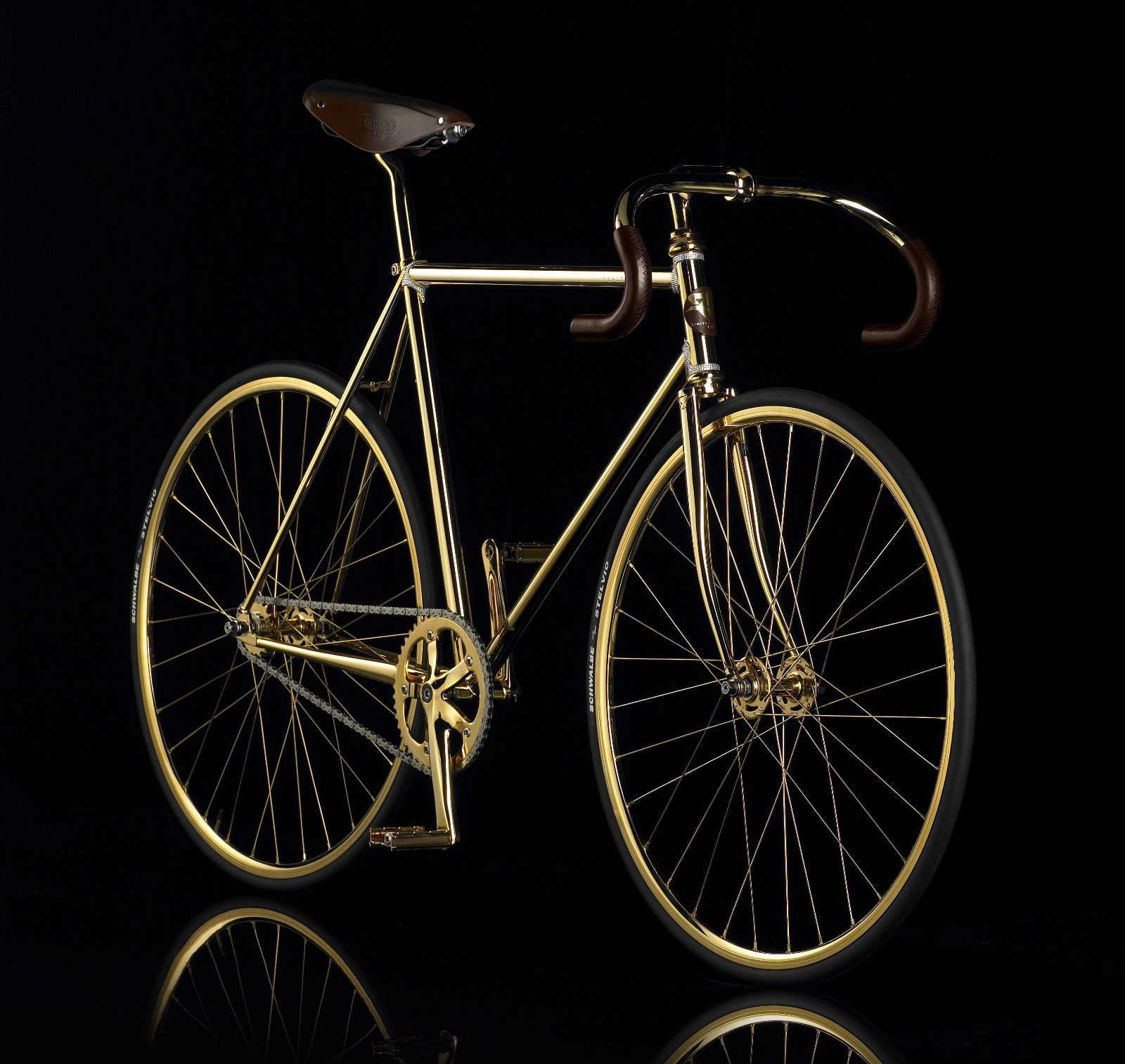 A bicicleta mais cara do mundo é banhada a ouro e adornada com cristais