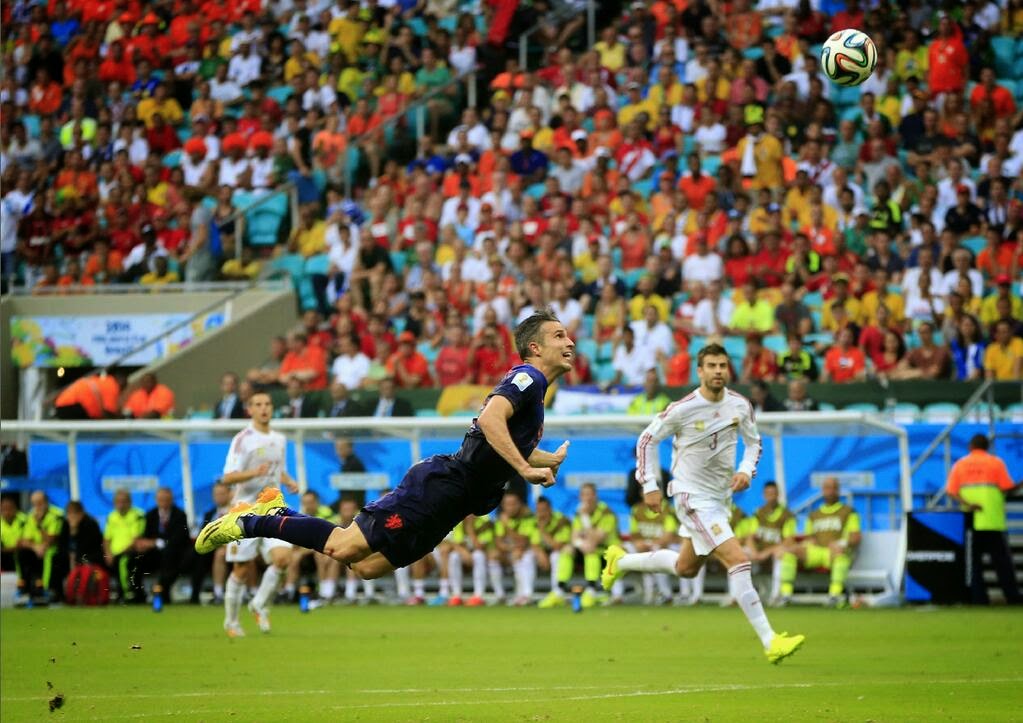 Holanda aplastó a España en mundial de Brasil 2014. LA VOZ DEL NORTE Holanda aplastó a España en mundial de Brasil 2014. LA VOZ DEL NORTE