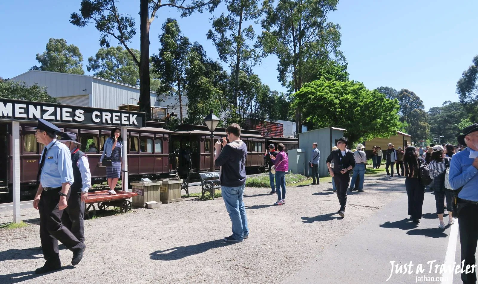 Melbourne-Puffing-Billy-Railway-steam-trains-tickets-prices-tour-timetable-map-lakeside-station