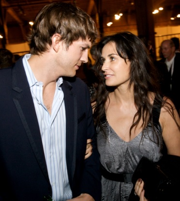 Demi Moore y Ashton Kutcher Foto de Demi Moore mirando a los ojos de Ashton Kutcher