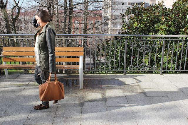 DIY Customizar una chaqueta con mangas de cuero. Blog de costura. Coser mangas