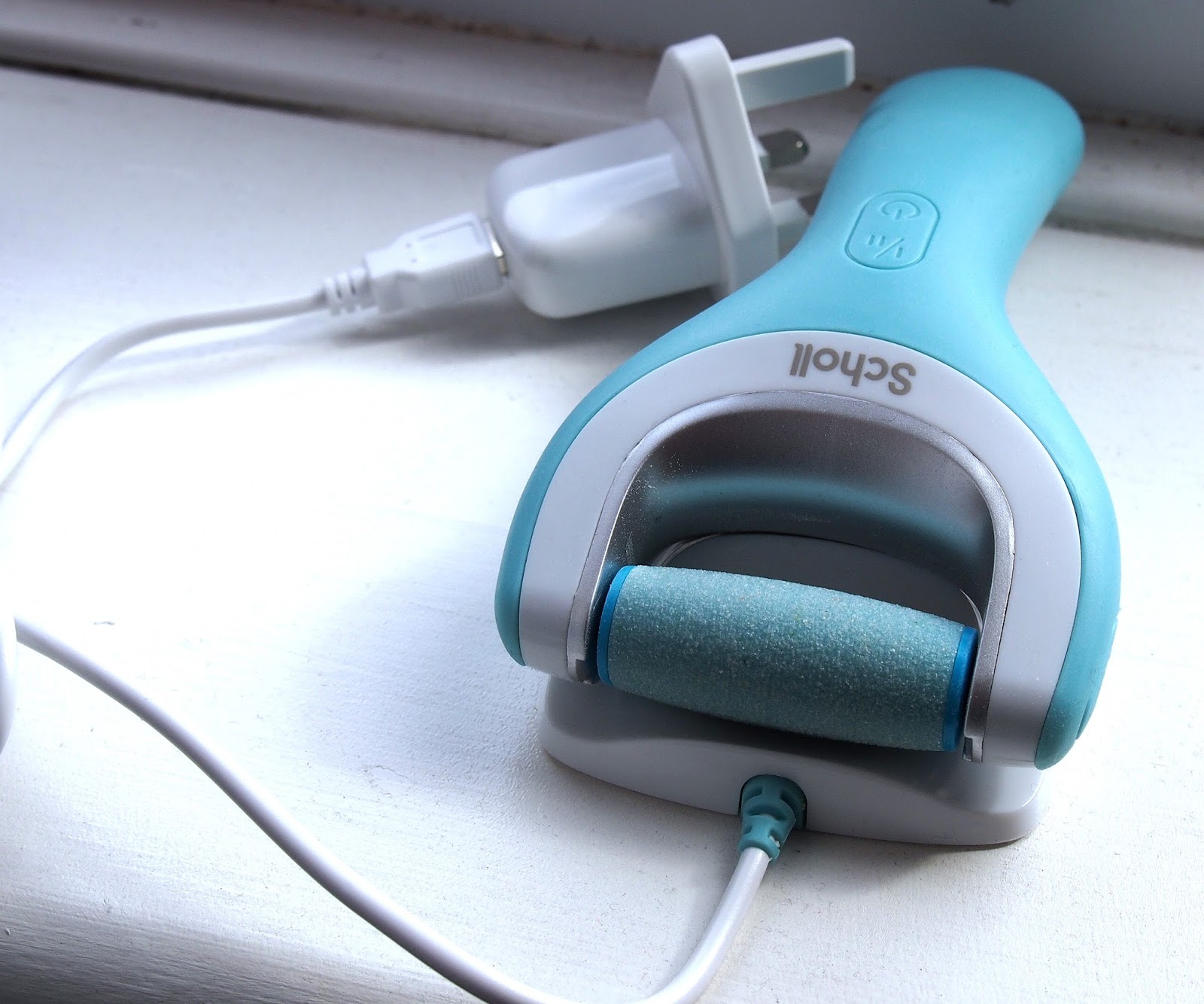 Scholl Velvet Smooth Wet & Dry Rechargeable Foot File UpYourVlog