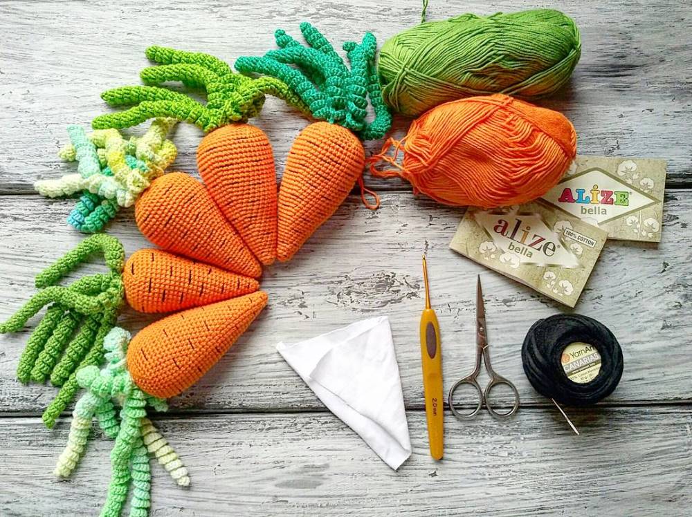 Crochet carrot amigurumi