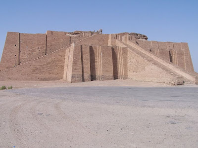 Древните Шумер и Акад 800px-Ancient_ziggurat_at_Ali_Air_Base_Iraq_2005