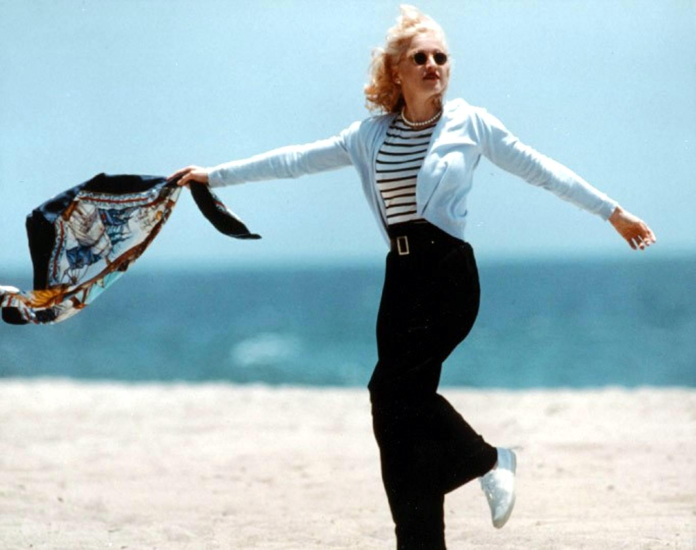 мадонна 1991 in bed with madonna. мадонна в клипе в джинсах фото. This used to be my. Madonna-this-used-to-be-my-playground album cover. обложки к синглам мадонны.