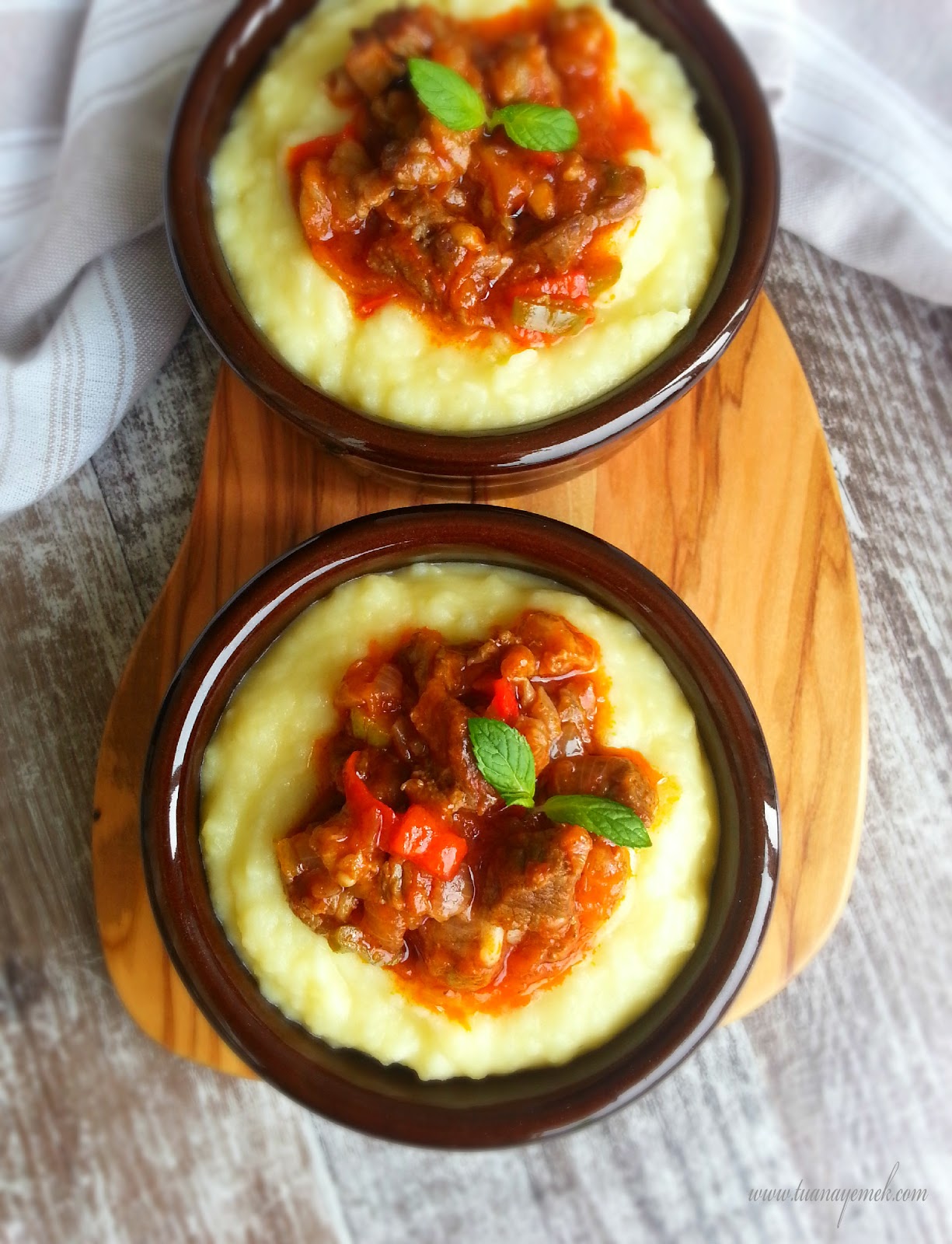 TUANA MUTFAK PATATES PÜRESİ YATAĞINDA ET SOTE