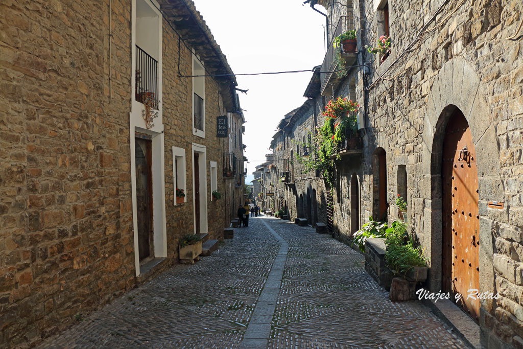 Casas y calles de la Villa Medieval de Aínsa, Huesca