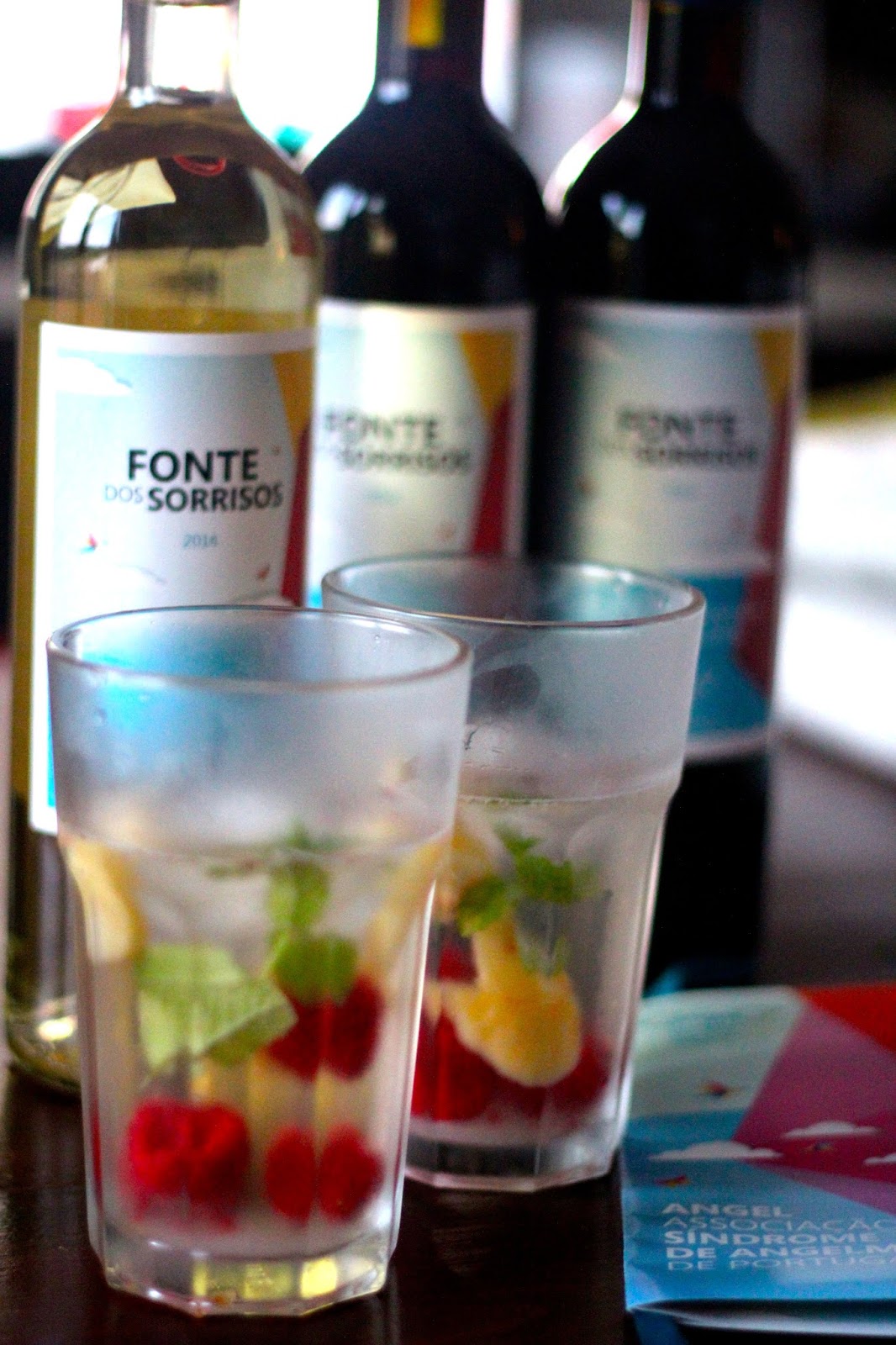 As Minhas Receitas Sangria de Vinho Branco com Framboesas e Pêssegos e