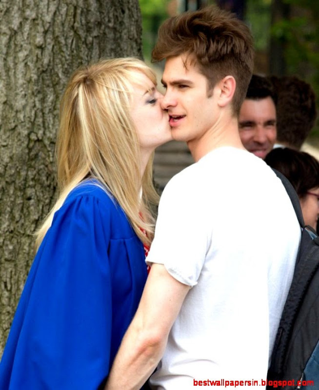 Emma Stone Picture 214   Kissing Scene on The Set of The Amazing