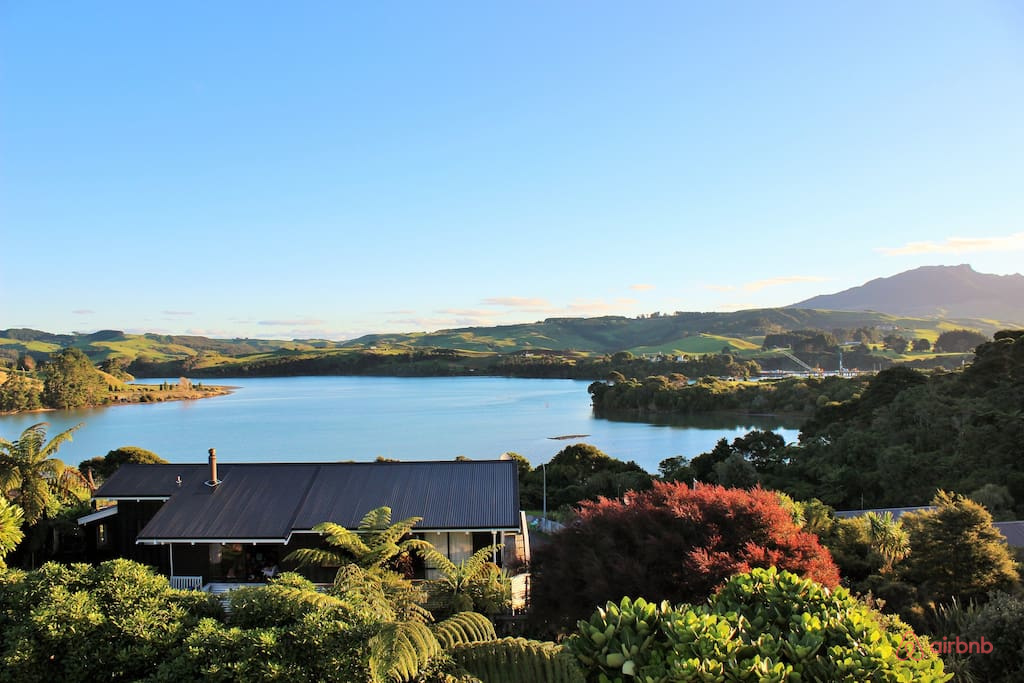 Raglan Beach House [ TINY HOUSE TOWN ]