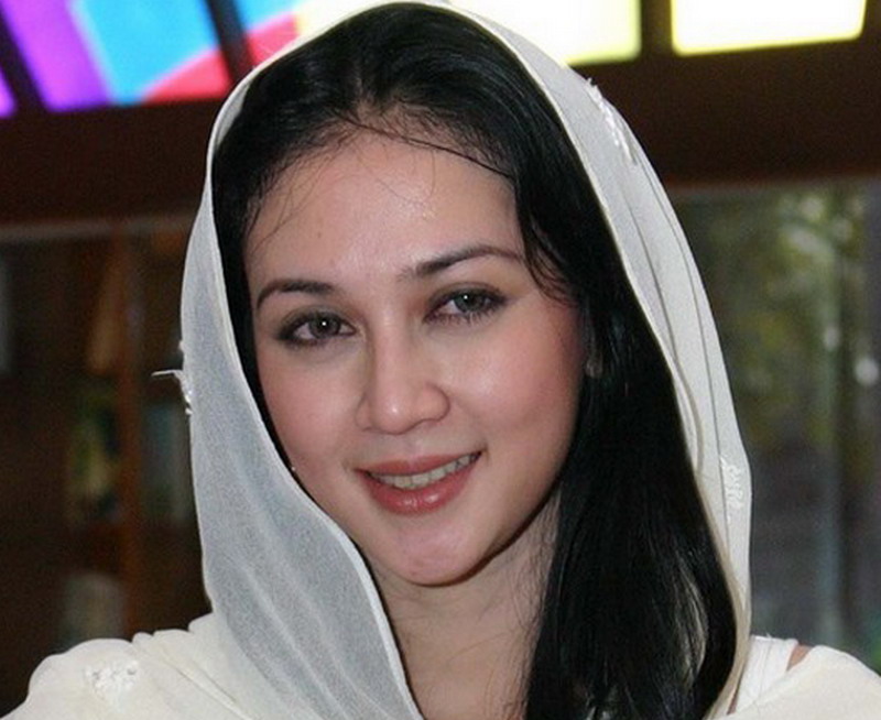 beautiful women: Dina Lorenza