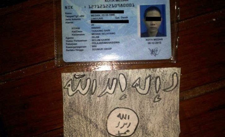 Tulisan La Ilaha Illallah Disandingkan Dengan KTP Pelaku Bom Bunuh Diri Gereja Katolik Stasi Santo Yosep Medan Tulisan La Ilaha Illallah Disandingkan Dengan KTP Pelaku Bom Bunuh Diri Gereja Katolik Stasi Santo Yosep Medan