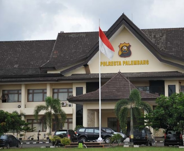 Tanggapan Netizen, Tentang Kapolresta Yang Bersihkan Masjid Sendirian Tanggapan Netizen, Tentang Kapolresta Yang Bersihkan Masjid Sendirian