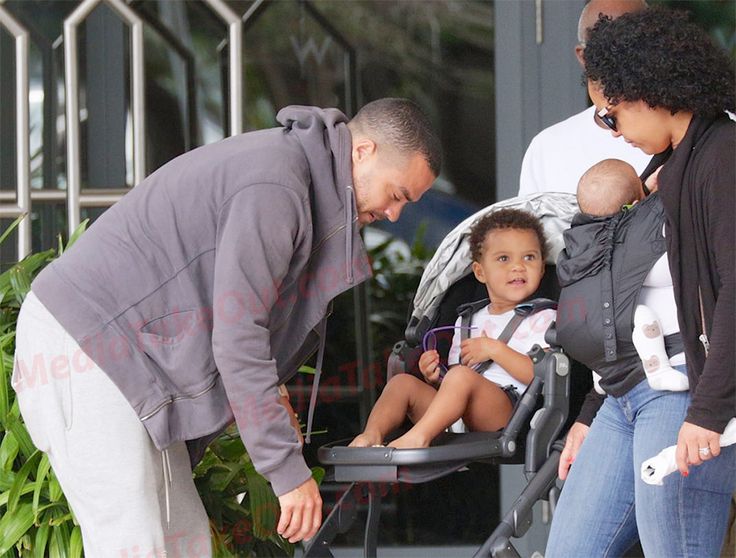 Jesse Williams with ex-wife Aryn Drake-Lee and 2 children