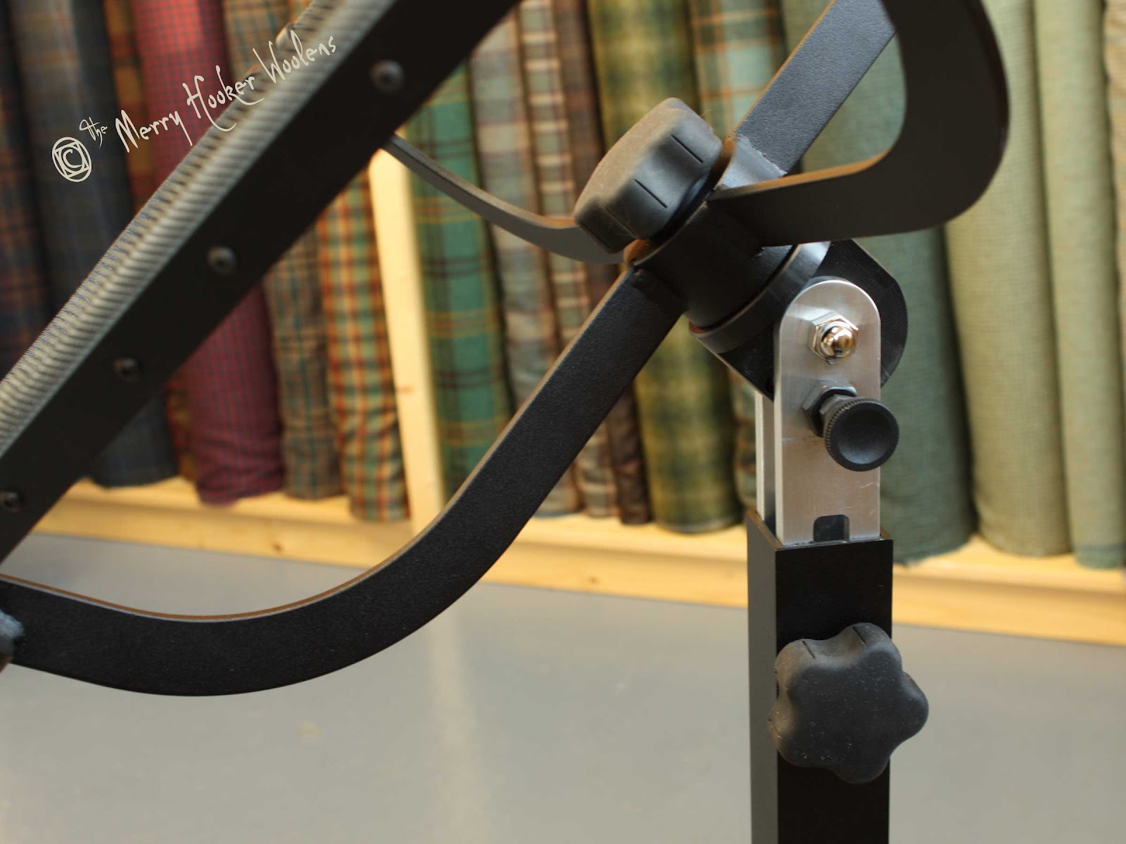 The Merry Hooker Woolens The Beeline Townsend 14" Orbitor Rug Hooking