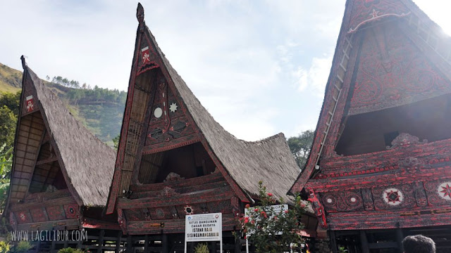 Istana Raja Sisingamangaraja Humbahas