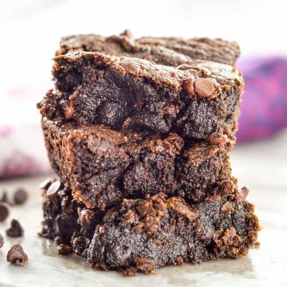 Gooey Fudgy Paleo Brownies Recipe! This heathy dessert recipe is ready in 15 minutes flat and makes the best brownies EVER! #vegan #paleo #grainfree #glutenfree #dairyfree #brownies #fudgybrownies #chocolate #healthydessert #dessert #paleodessert