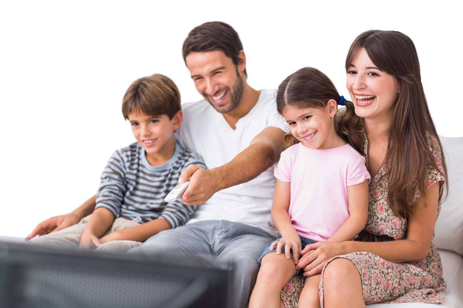 Семейный просмотр пин. Семья у телевизора. Семья смотрит телевизор. Семья смотрит телевизор картинки. Семья с пультом.