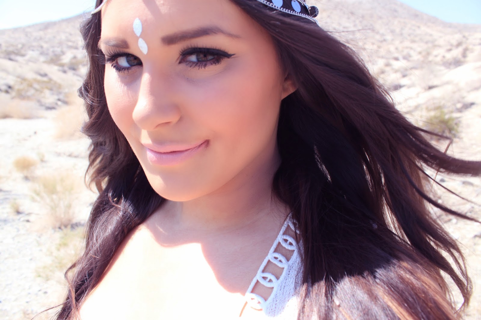 Mash Elle style blogger shares Coachella inspired outfit for festivals in Palm Springs, CA | Mash Elle style blogger shares Coachella inspired outfit for festivals | festival outfit | California | travel california | tye dye | festival headband | fake tattoo