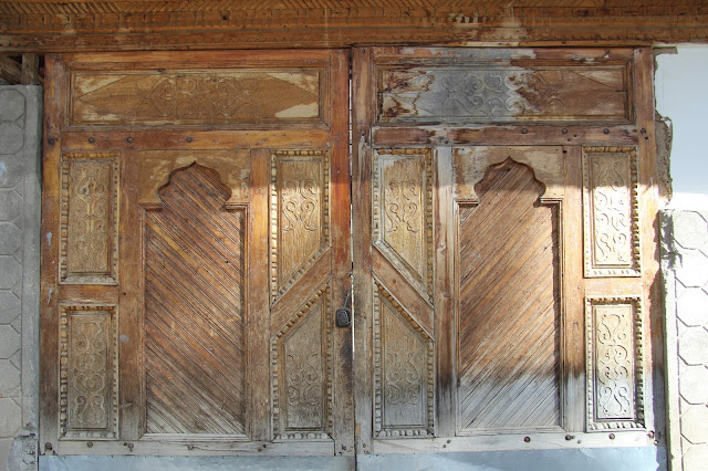 Kirghizistan, Arslanbob, porte, © L. Gigout, 2012