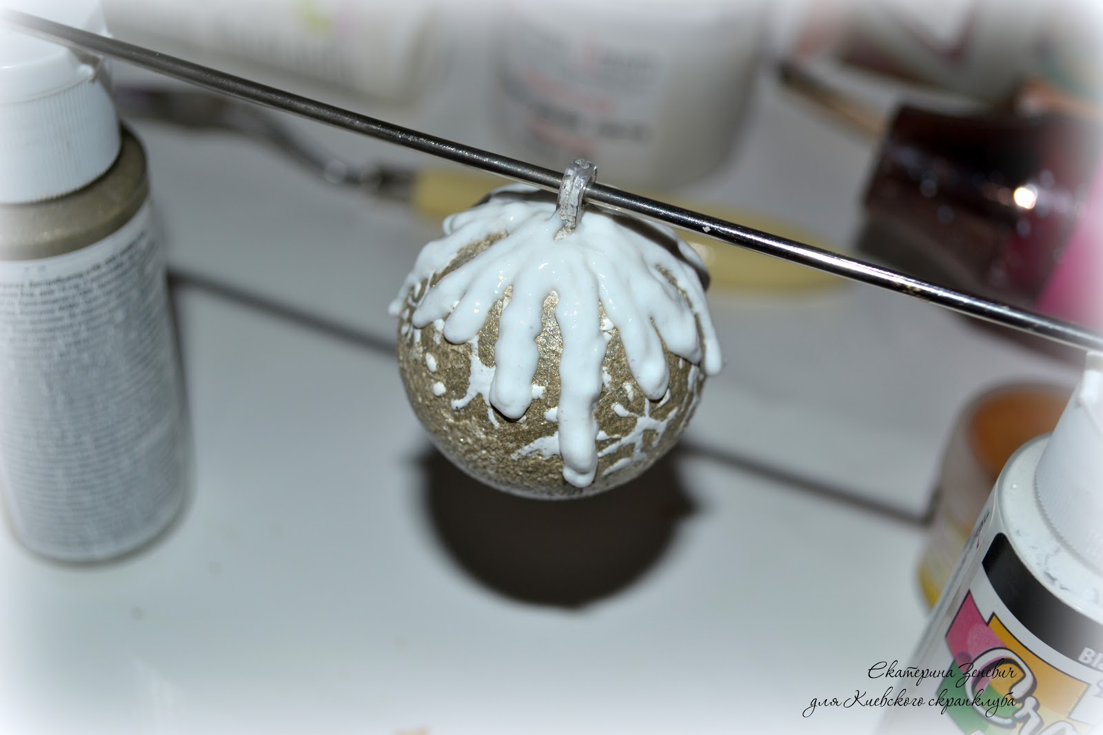 Как разрезать шарик. Как разрезать шарик. Поделка из пластмассового шарика. Шары из ниток и клея пва с блестками. Как разрезать шарик.