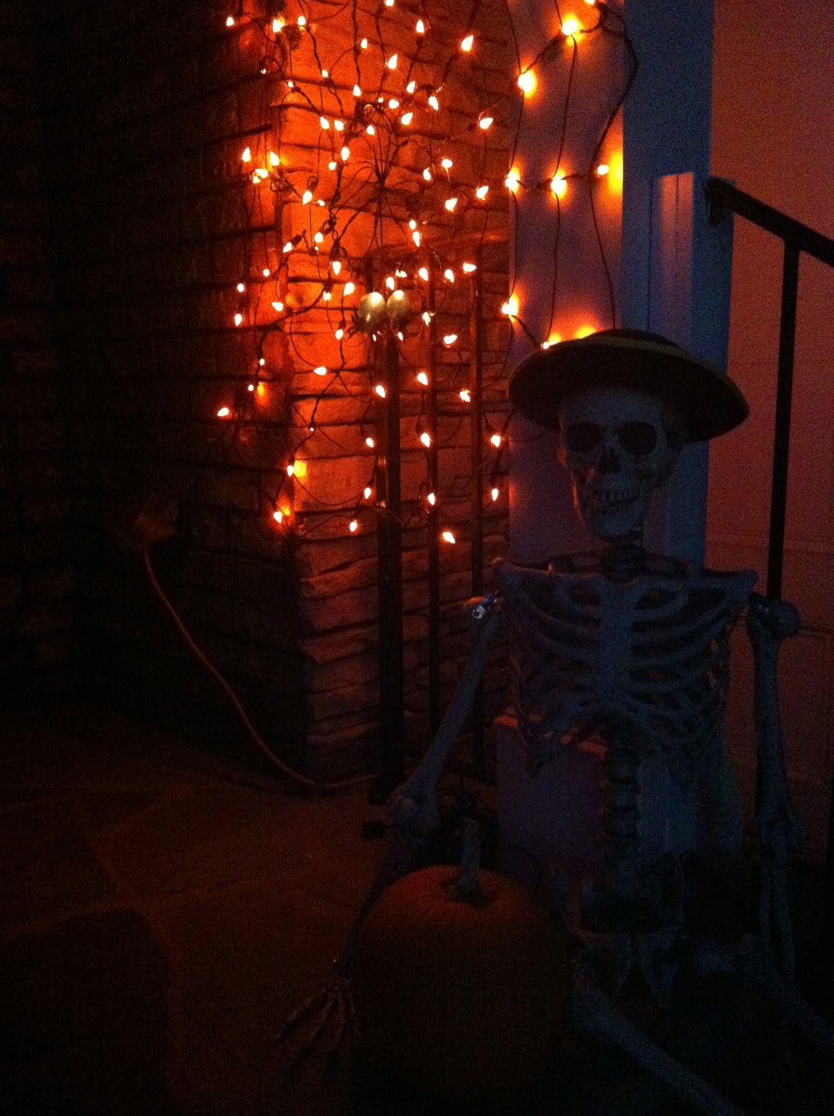 Mommy's Blogging About Us : Decorating for Halloween