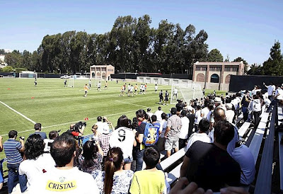 Real Madrid fans looking the team training in U.S.A.