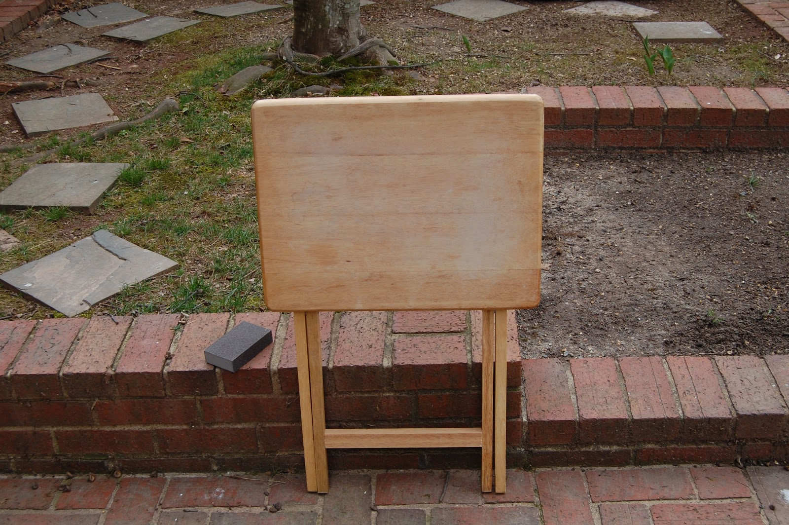 Simple DIY Home: A Trendy Tray Table