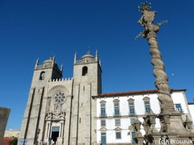 La cathédrale (Sé) de Porto, depuis le parvis