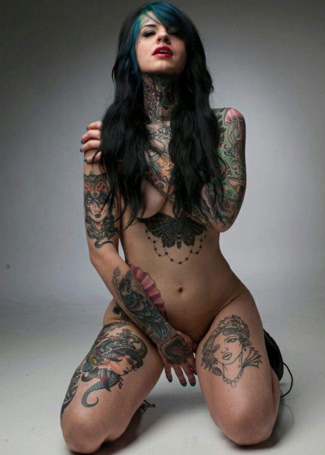Lindas mulheres de tatuagem